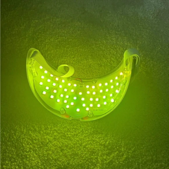 LED Light Therapy Mask & Neck Device - Picture 9 of 13